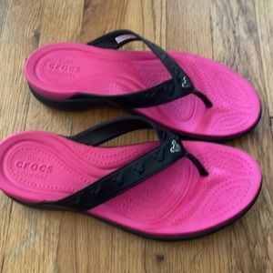 Disney women’s Crocs size 9
